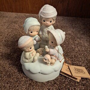NWT Vintage 1988 Precious Moments "Peace On Earth" musical figurine #109746